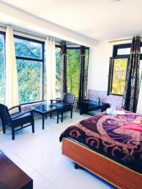 HOTEL HOLIDAY PLAZA DALHOUSIE - Near Ghandhi Chowk Mall Road